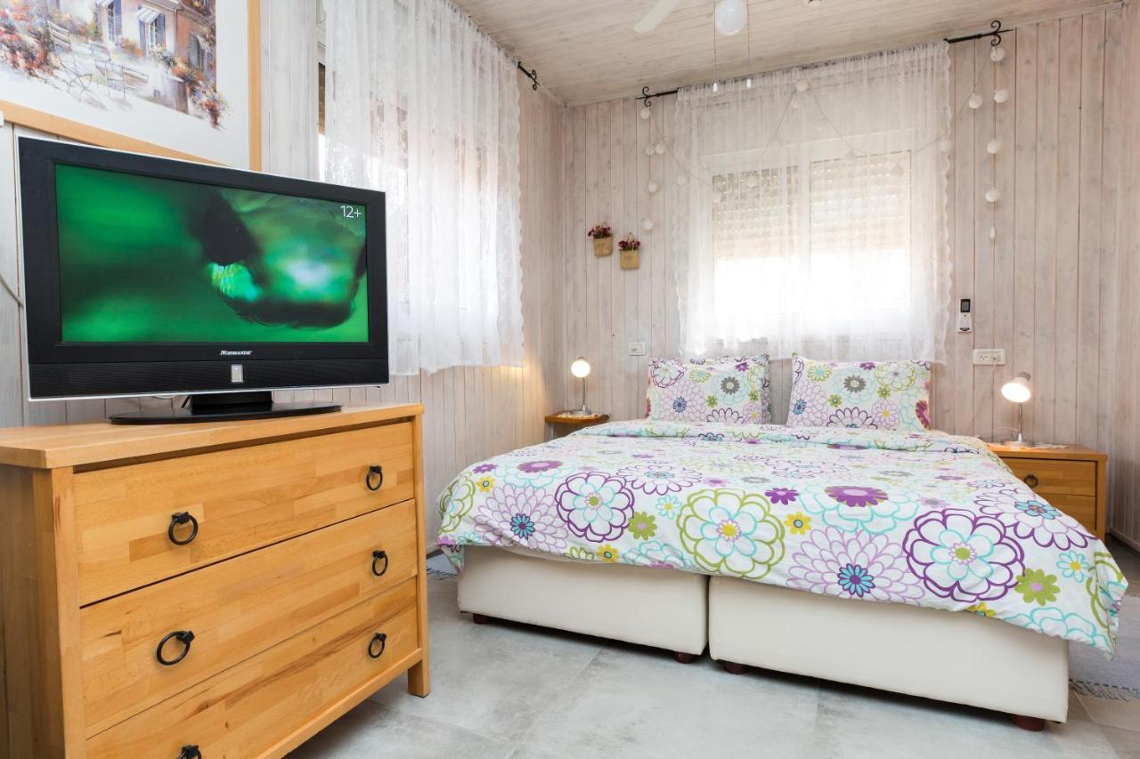 Leyad Hashmura Lodging Йесод-Амаала Экстерьер фото