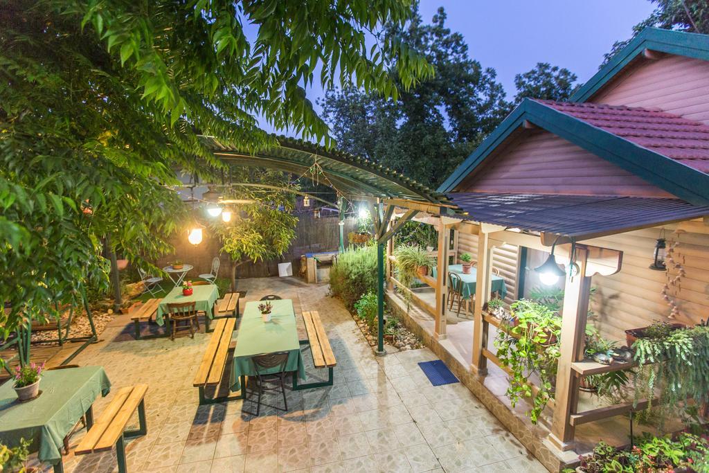 Leyad Hashmura Lodging Йесод-Амаала Экстерьер фото